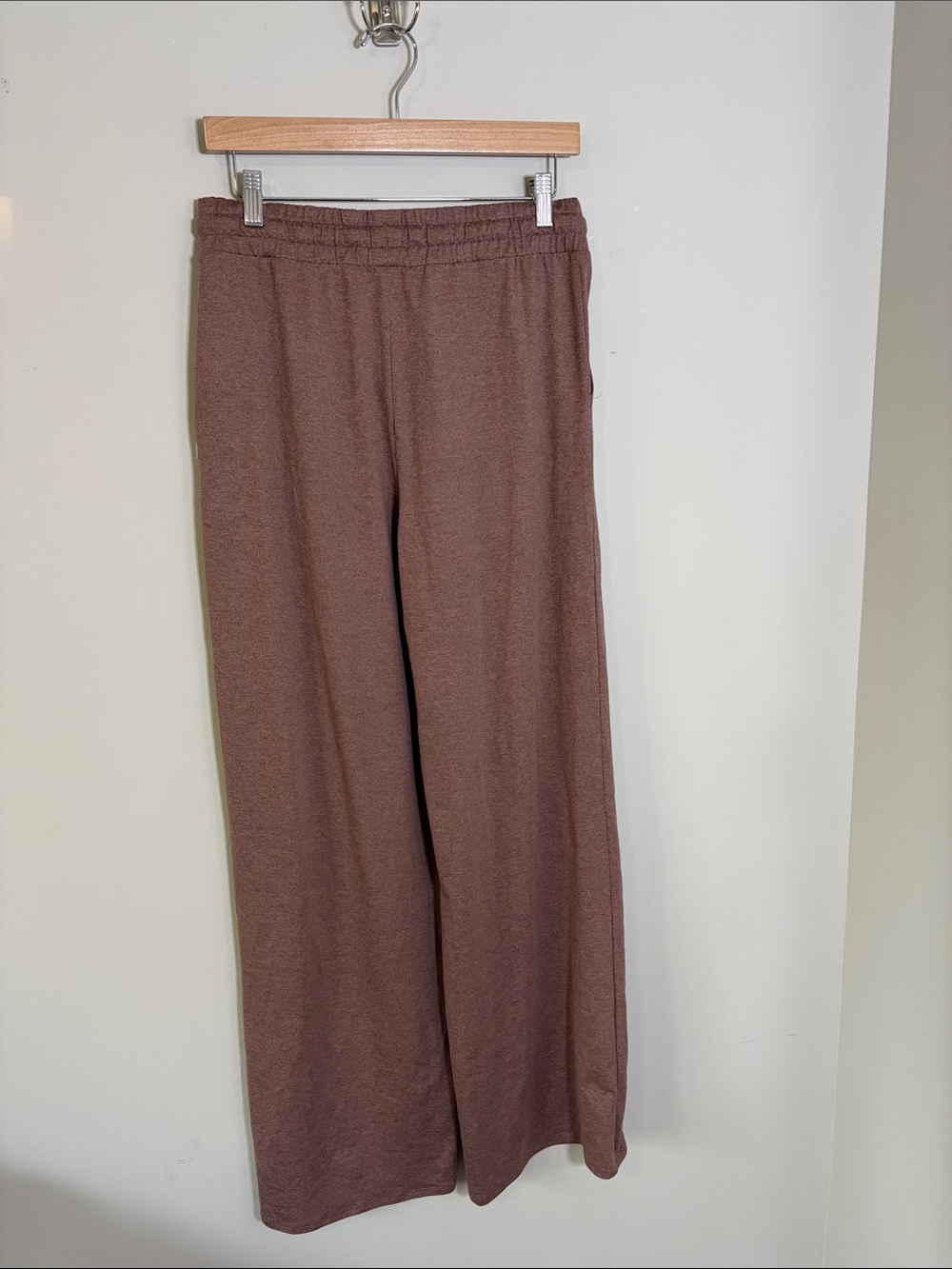 Vuori Halo Essential Wideleg Pant Sable Heather Womens Pockets DreamKnit M NEW - Picture 7 of 13